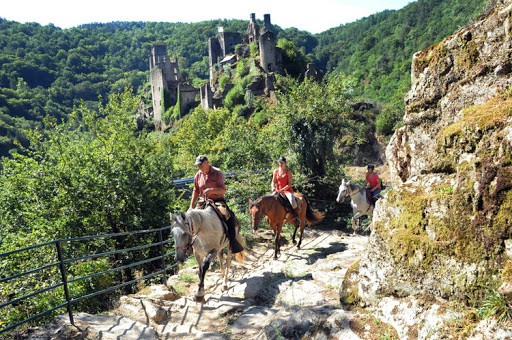 Randonnée à cheval découverte des Tours du Merle