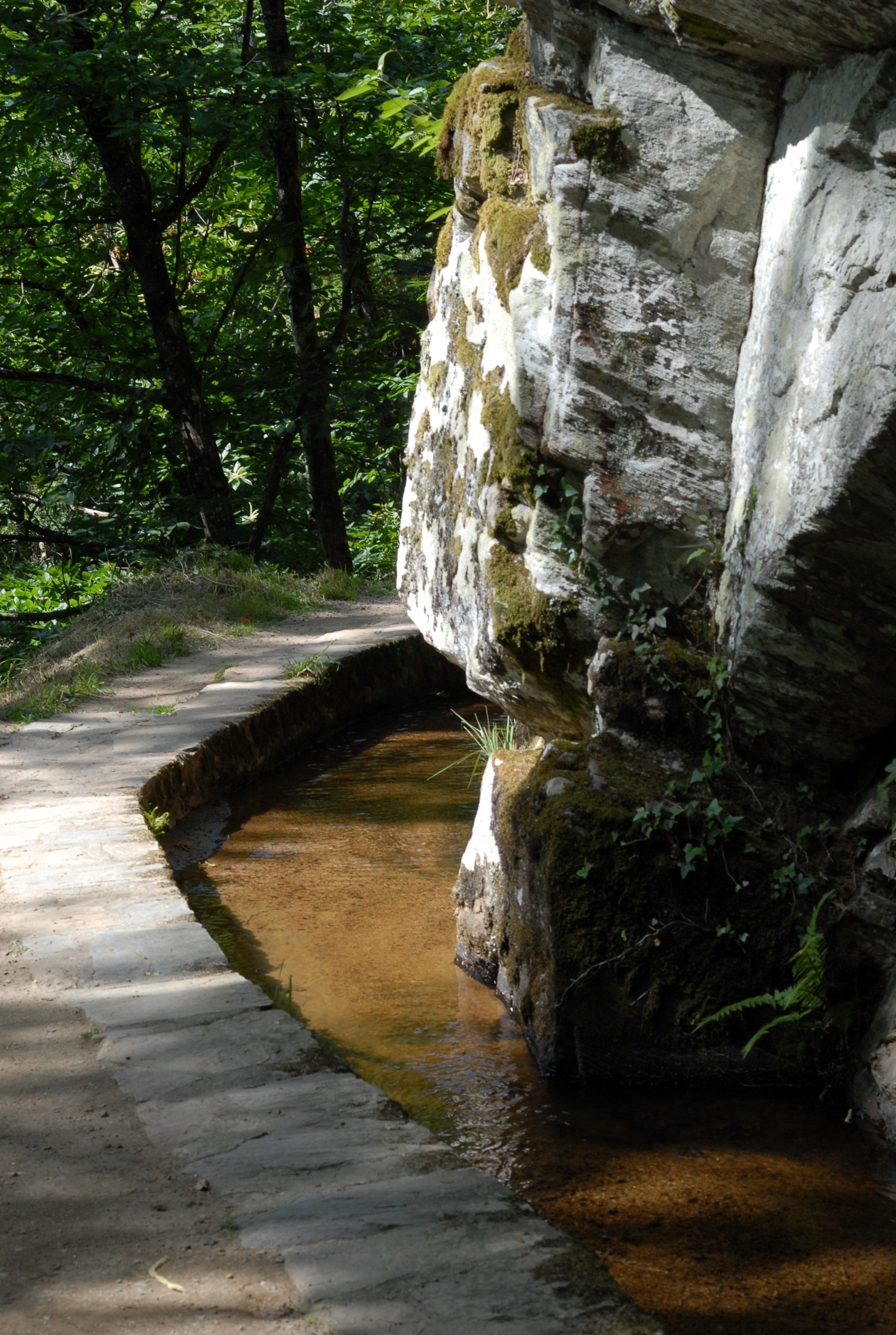 canal des moines à Aubazine
