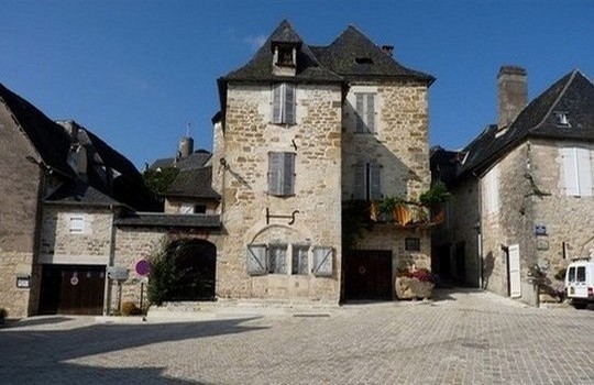 Place de la Halle à Turenne